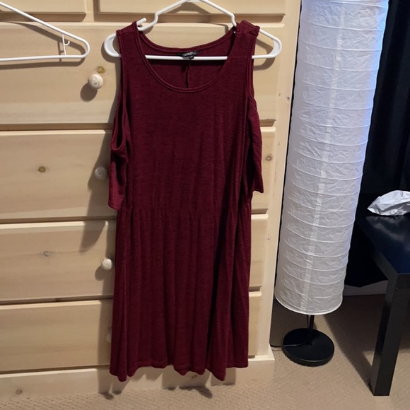 Loose fitting A-line Dress with peekaboo shoulders - Picture 2 of 2